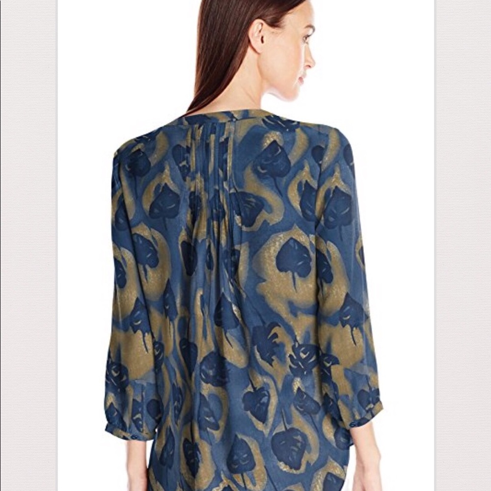 ** SOLD Women’s 2X 3/4 sleeve pin tuck blouse NWOT - Picture 4 of 9